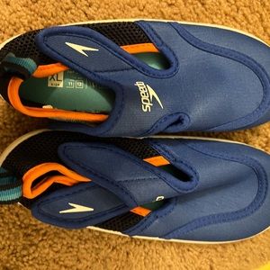 Speedo water shoes for toddlers. Size 11-12.